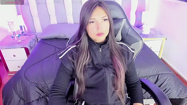 Adaara Rey online show from October 9, 8:18 pm