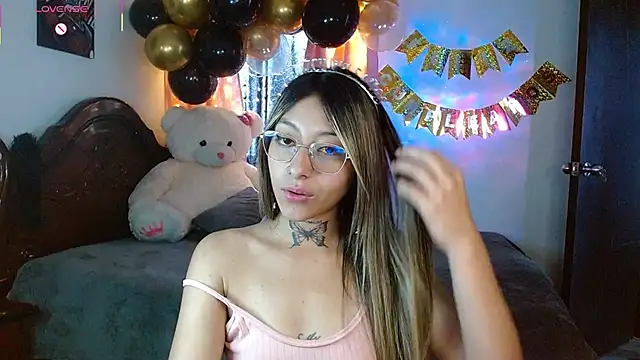 Hoolly Jones online show from November 26, 2:07 pm