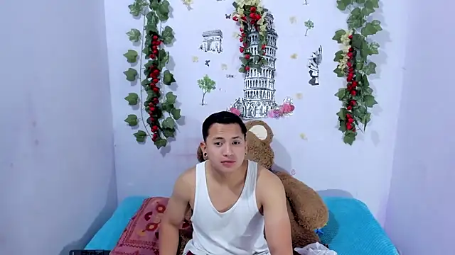 Snapshot of NataliaAndJulliam chatting on October 2, 6:31 am NataliaAndJulliam online show from October 2, 6:31 am