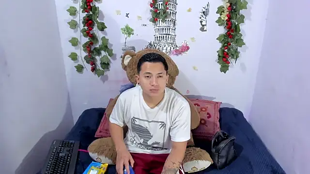 Snapshot of NataliaAndJulliam chatting on October 17, 7:11 am NataliaAndJulliam online show from October 17, 7:11 am