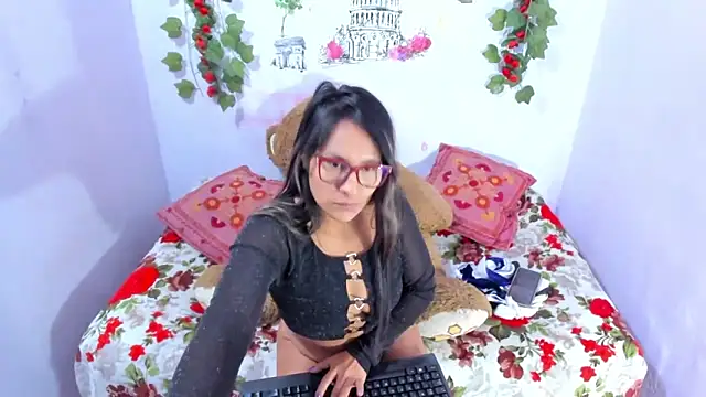 Snapshot of NataliaAndJulliam chatting on November 14, 5:06 am NataliaAndJulliam online show from November 14, 5:06 am