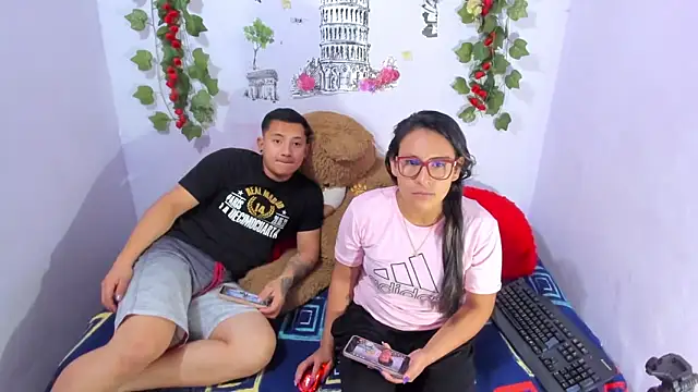 Snapshot of NataliaAndJulliam chatting on December 2, 3:45 am NataliaAndJulliam online show from December 2, 3:45 am