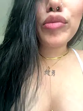 Bella  Wood online show from September 28, 5:51 pm