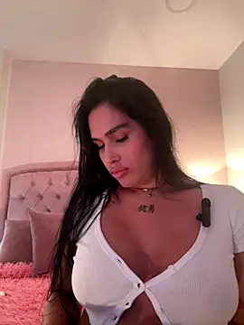 Bella  Wood online show from November 25, 8:09 pm