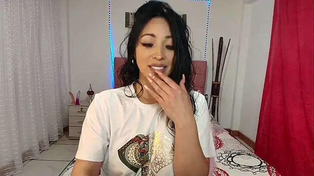 Snapshot of hannagomez_24 chatting on September 13, 1:05 am hannagomez 24 online show from September 13, 1:05 am