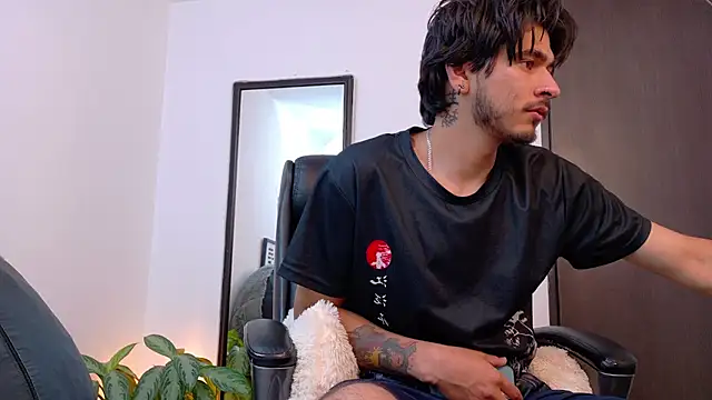Snapshot of Elian_savoy chatting on May 19, 3:57 am Elian savoy online show from May 19, 3:57 am