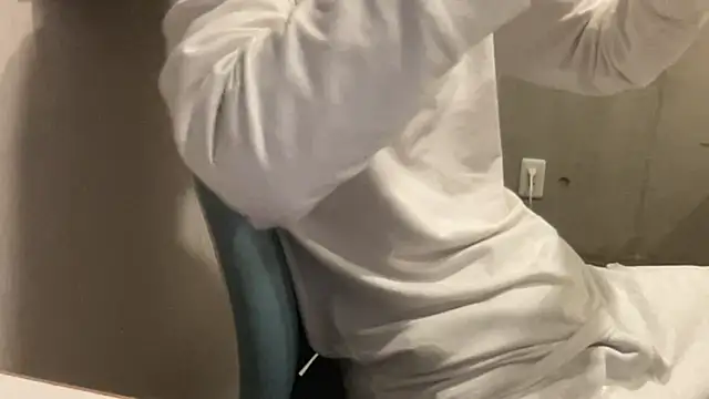 Snapshot of Lotus_boy chatting on October 31, 12:28 pm Lotus boy online show from October 31, 12:28 pm