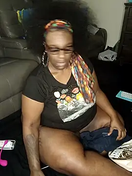 Snapshot of Thickkemzz41 chatting on May 13, 9:39 am Thickkemzz41 online show from May 13, 9:39 am