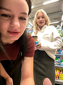 Snapshot of Cum_girlss chatting on September 15, 4:01 am Cum girlss online show from September 15, 4:01 am