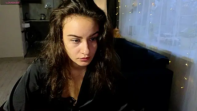 Snapshot of BelleWild chatting on December 1, 4:50 am BelleWild online show from December 1, 4:50 am