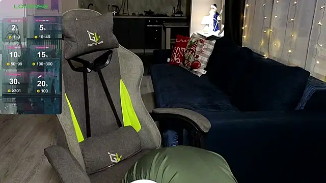 Snapshot of BelleWild chatting on December 4, 4:22 am BelleWild online show from December 4, 4:22 am