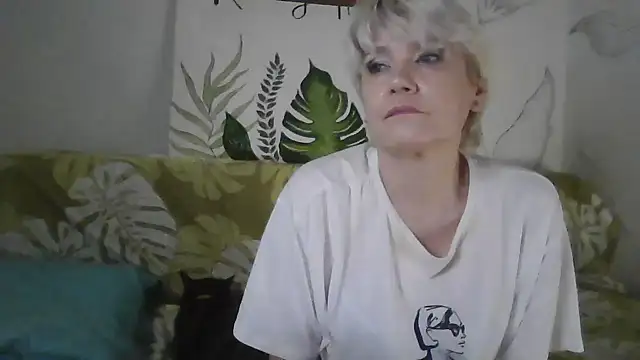 Snapshot of Catty_Lady chatting on November 19, 7:14 pm Catty Lady online show from November 19, 7:14 pm