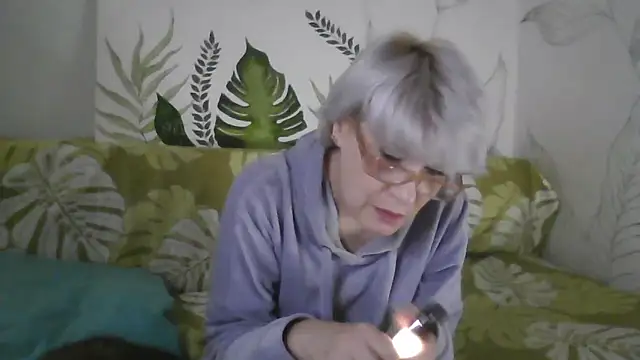 Snapshot of Catty_Lady chatting on December 19, 6:04 pm Catty Lady online show from December 19, 6:04 pm