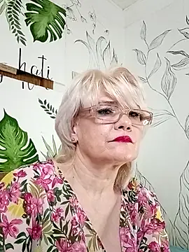 Snapshot of Catty_Lady chatting on June 7, 7:39 pm Catty Lady online show from June 7, 7:39 pm