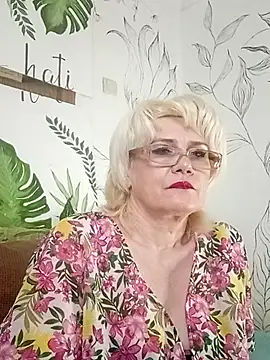 Snapshot of Catty_Lady chatting on June 15, 7:38 pm Catty Lady online show from June 15, 7:38 pm