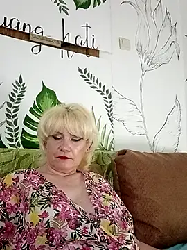 Snapshot of Catty_Lady chatting on June 25, 7:40 pm Catty Lady online show from June 25, 7:40 pm