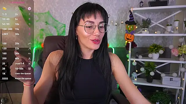 EviLune online show from October 29, 9:05 pm