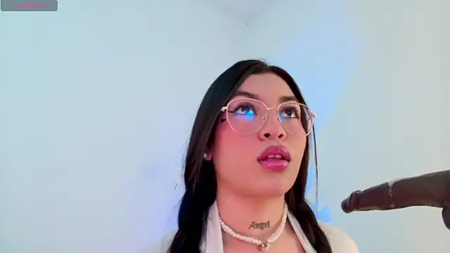 Snapshot of Skyy_Angel chatting on August 1, 5:23 pm Skyy Angel online show from August 1, 5:23 pm