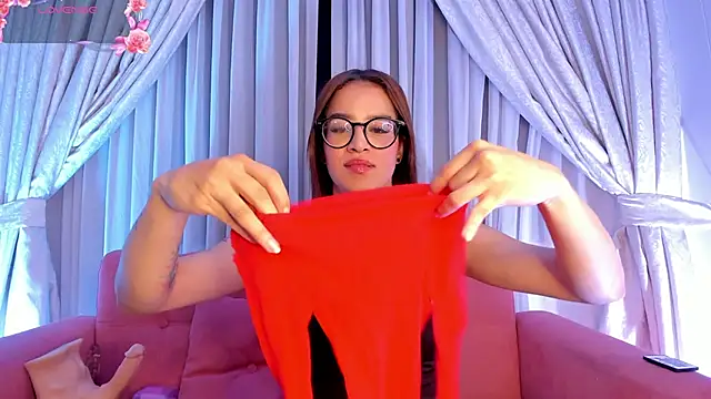 ZoeWestt online show from December 16, 5:12 am