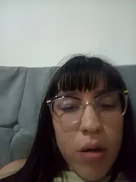 lareinalareinadelanal online show from December 20, 11:45 pm