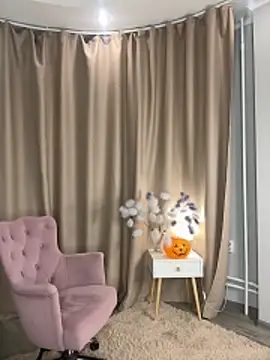 Snapshot of Naomi___Rias chatting on October 31, 1:06 am Naomi Rias online show from October 31, 1:06 am