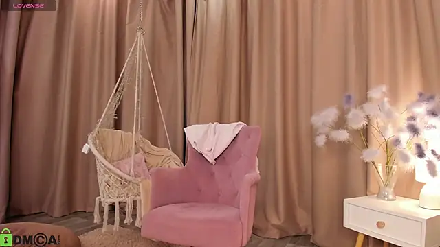 Snapshot of Naomi___Rias chatting on November 19, 1:16 am Naomi Rias online show from November 19, 1:16 am