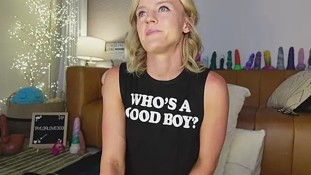 Taylorlove303 online show from July 9, 9:57 am
