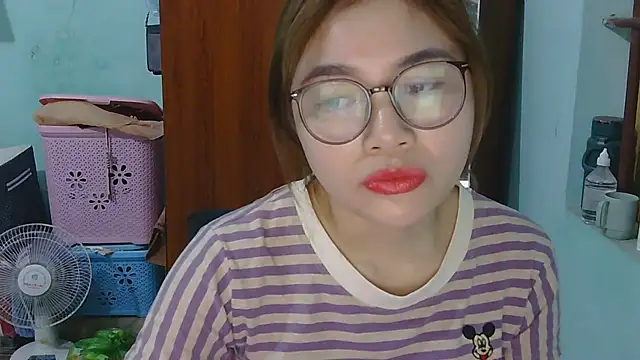 Snapshot of Uhem112 chatting on October 22, 1:28 am Uhem112 online show from October 22, 1:28 am