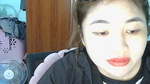 Snapshot of Uhem112 chatting on October 23, 3:50 am Uhem112 online show from October 23, 3:50 am