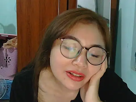 Snapshot of Uhem112 chatting on October 26, 2:12 pm Uhem112 online show from October 26, 2:12 pm