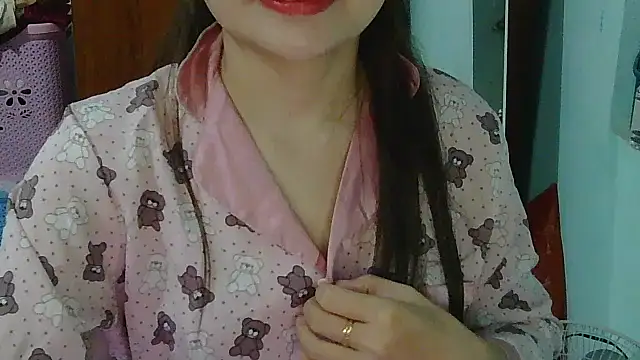 Snapshot of Uhem112 chatting on October 29, 1:02 pm Uhem112 online show from October 29, 1:02 pm