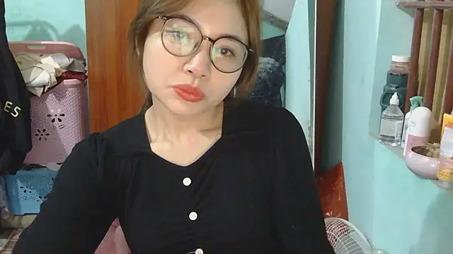 Snapshot of Uhem112 chatting on November 2, 1:52 am Uhem112 online show from November 2, 1:52 am