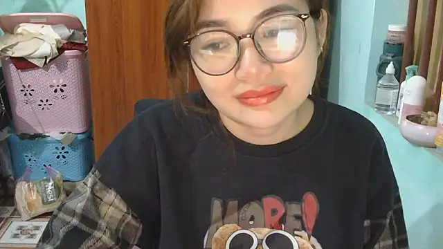 Snapshot of Uhem112 chatting on November 2, 2:41 pm Uhem112 online show from November 2, 2:41 pm