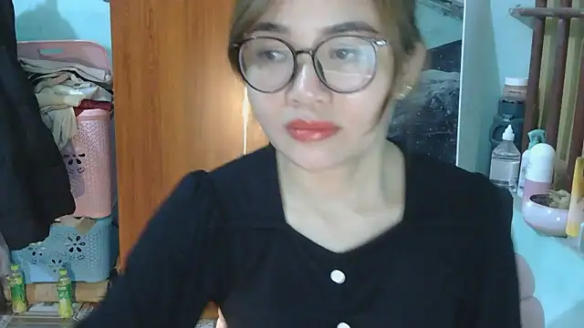 Snapshot of Uhem112 chatting on November 5, 12:49 pm Uhem112 online show from November 5, 12:49 pm