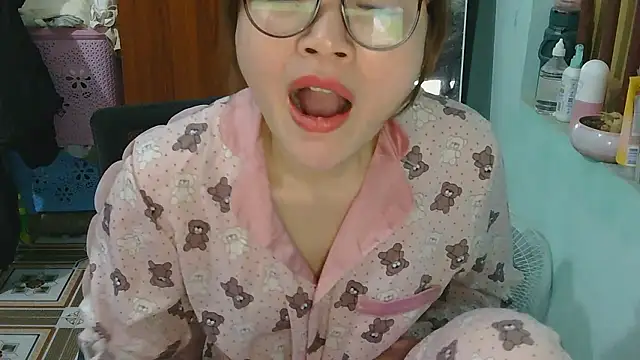 Snapshot of Uhem112 chatting on November 7, 3:45 pm Uhem112 online show from November 7, 3:45 pm