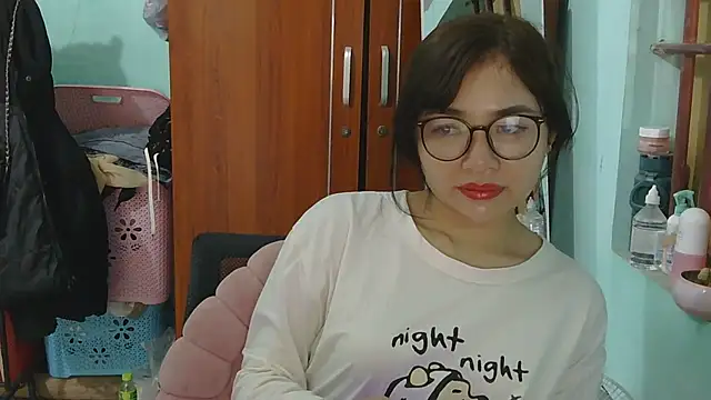 Snapshot of Uhem112 chatting on November 15, 3:37 am Uhem112 online show from November 15, 3:37 am