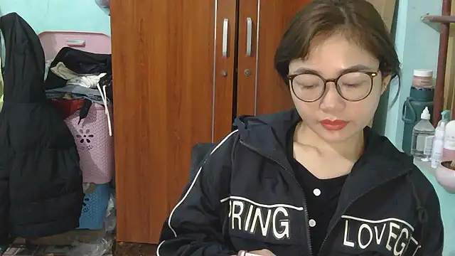 Snapshot of Uhem112 chatting on November 24, 12:32 am Uhem112 online show from November 24, 12:32 am