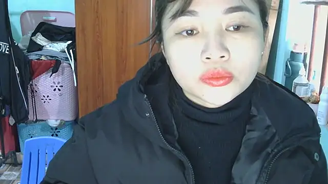 Snapshot of Uhem112 chatting on November 28, 12:46 am Uhem112 online show from November 28, 12:46 am