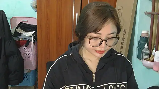 Snapshot of Uhem112 chatting on December 1, 12:48 am Uhem112 online show from December 1, 12:48 am