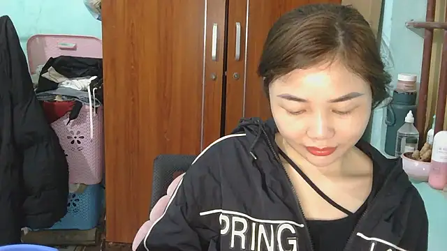 Snapshot of Uhem112 chatting on December 3, 12:51 am Uhem112 online show from December 3, 12:51 am