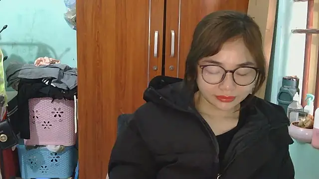 Snapshot of Uhem112 chatting on December 16, 12:37 am Uhem112 online show from December 16, 12:37 am