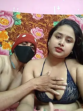 Seducing couple online show from May 8, 3:45 am