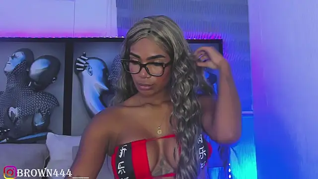 Snapshot of _naomibrown_ chatting on May 15, 4:19 am naomibrown online show from May 15, 4:19 am