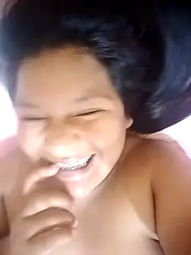 Snapshot of vea_m chatting on June 11, 12:19 am vea m online show from June 11, 12:19 am
