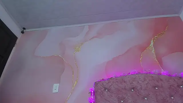 Snapshot of violet_taylor_ chatting on November 20, 2:12 am violet taylor online show from November 20, 2:12 am