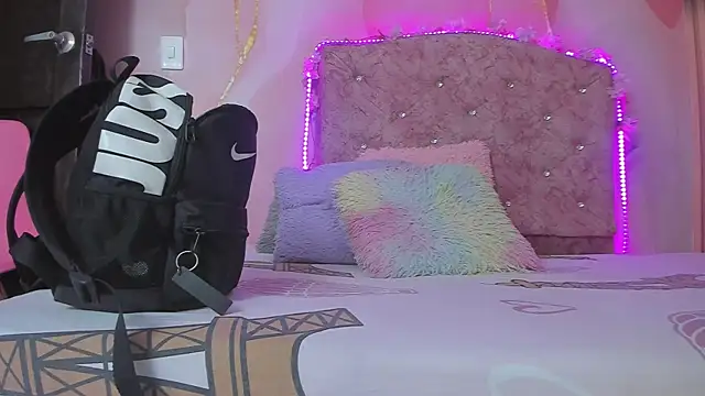 violet taylor  online show from January 6, 2:15 am