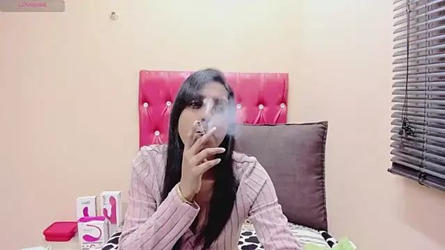 Snapshot of INDIANCREAM4U chatting on May 19, 5:25 am INDIANCREAM4U online show from May 19, 5:25 am