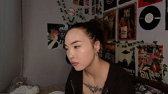 OdetteBiddy online show from November 29, 8:23 pm