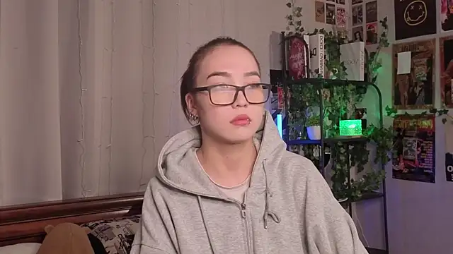 OdetteBiddy online show from December 16, 8:14 pm