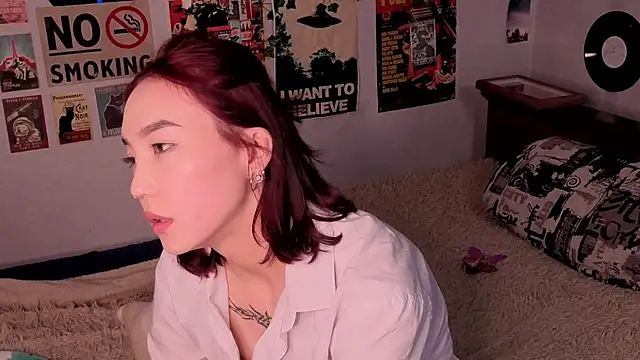 OdetteBiddy online show from March 8, 2:04 am